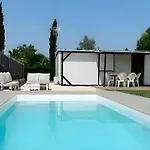 Casa Privada Con Jardin Barbacoa Y Piscina Privada Solo Familias Holiday home *