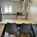 Casa Privada Con Jardin Barbacoa Y Piscina Privada Solo Familias Сasa de vacaciones