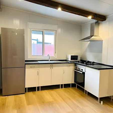 Casa Privada Con Jardin Barbacoa Y Piscina Privada Solo Familias Сasa de vacaciones